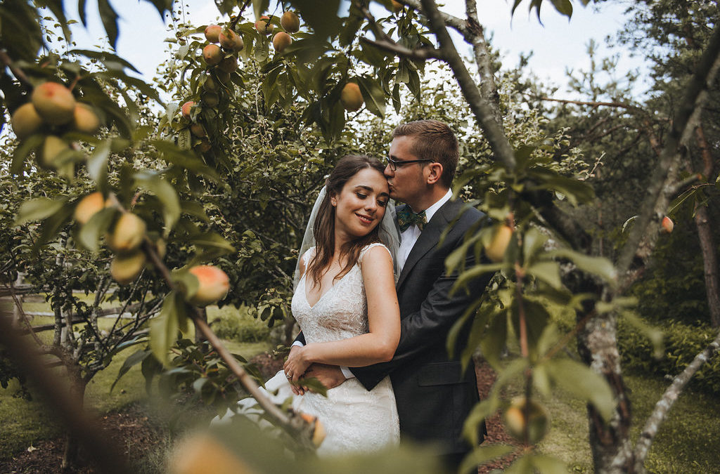 Kawartha Lakes Barn Wedding : Sylvie + Graham